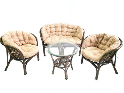 Комплект Багама с диваном и бежевыми подушками. Фото